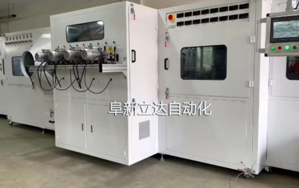 PJ-8八槍雙面自動噴金機具有自動除塵、智能雙面、整潔美觀、運行穩定的特點，阜新立達自動化裝備有限公司